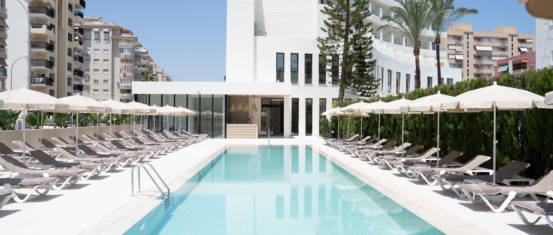 Principal - Piscina contrapicado